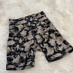 lululemon athletica Black and Tan Bike Shorts